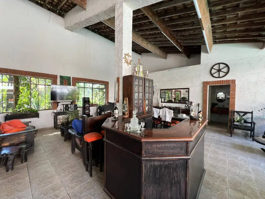 Chácara com 5 quartos à venda, 200m2 em Santa Isabel - SP - imagem 8 Foto 8 de Chácara com 5 quartos à venda, 200m2 em Santa Isabel - SP