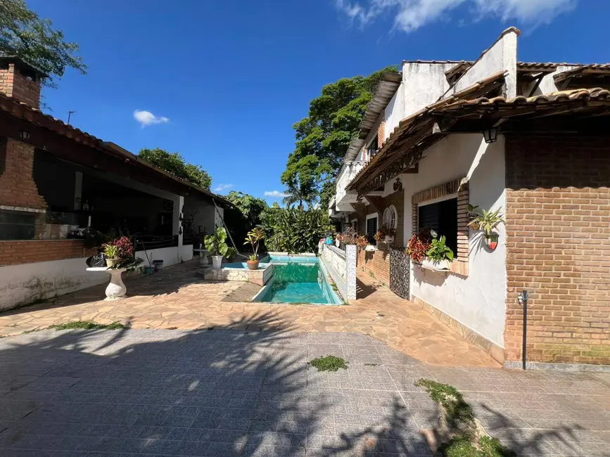 Chácara com 5 quartos à venda, 200m2 em Santa Isabel - SP - imagem 5 Foto 5 de Chácara com 5 quartos à venda, 200m2 em Santa Isabel - SP