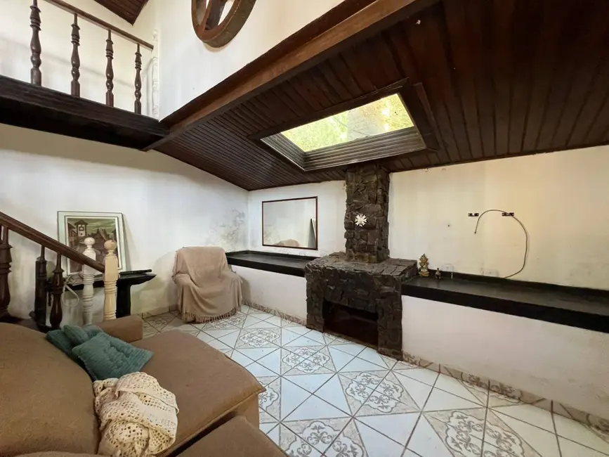 Chácara com 5 quartos à venda, 200m2 em Santa Isabel - SP - imagem 9 Foto 9 de Chácara com 5 quartos à venda, 200m2 em Santa Isabel - SP