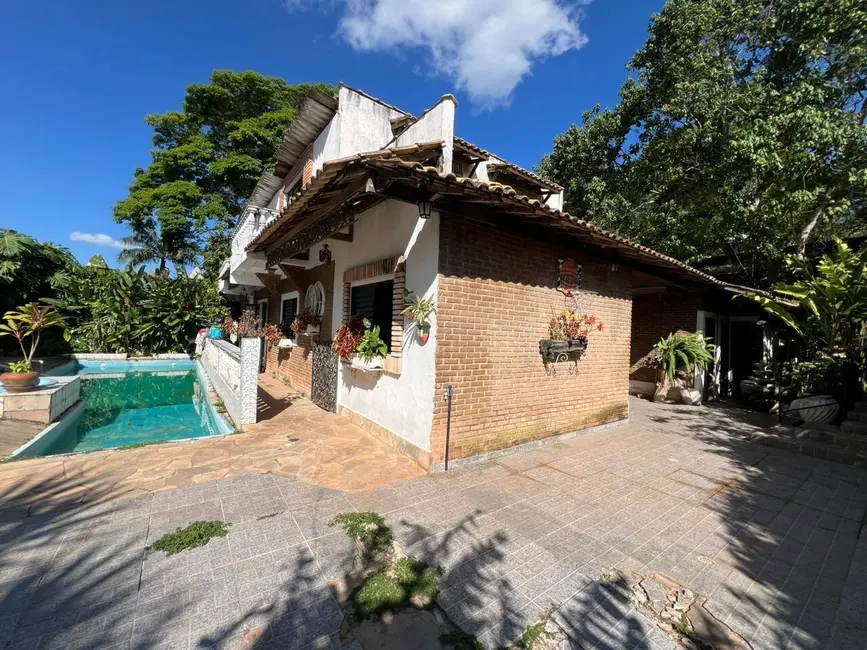 Chácara com 5 quartos à venda, 200m2 em Santa Isabel - SP - imagem 3 Foto 3 de Chácara com 5 quartos à venda, 200m2 em Santa Isabel - SP