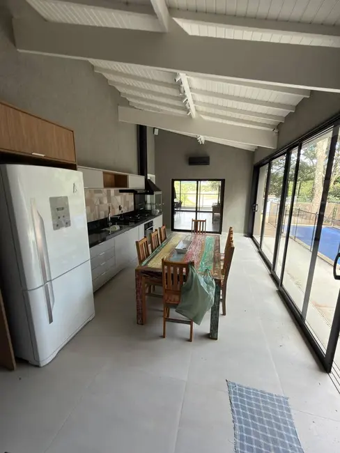 Chácara com 4 quartos à venda, 300m2 em Vargem - SP - imagem 4 Foto 4 de Chácara com 4 quartos à venda, 300m2 em Vargem - SP