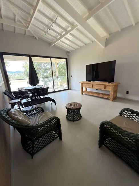Chácara com 4 quartos à venda, 300m2 em Vargem - SP - imagem 3 Foto 3 de Chácara com 4 quartos à venda, 300m2 em Vargem - SP