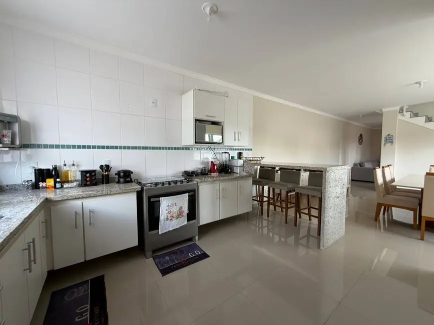 Foto 2 de Casa com 3 quartos para alugar, 115m2 em Jardim dos Pinheiros, Atibaia - SP