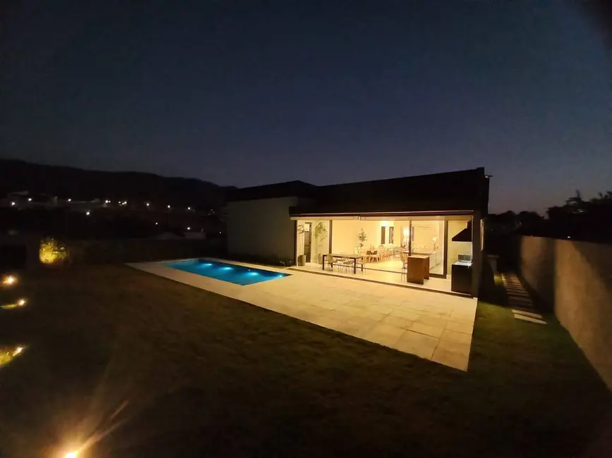 Casa de Condomínio com 4 quartos à venda, 390m2 em Condomínio Residencial Itaporã de Atibaia, Atibaia - SP - imagem 2 Foto 2 de Casa de Condomínio com 4 quartos à venda, 390m2 em Condomínio Residencial Itaporã de Atibaia, Atibaia - SP