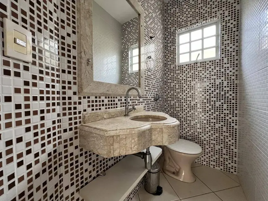 Foto 16 de Casa à venda, 500m2 em Vila Petrópolis, Atibaia - SP