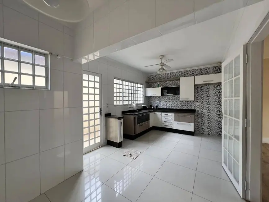 Casa à venda, 500m2 em Vila Petrópolis, Atibaia - SP - imagem 7 Foto 7 de Casa à venda, 500m2 em Vila Petrópolis, Atibaia - SP