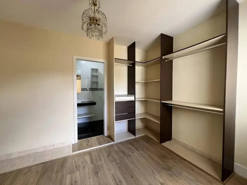 Casa à venda, 500m2 em Vila Petrópolis, Atibaia - SP - imagem 8 Foto 8 de Casa à venda, 500m2 em Vila Petrópolis, Atibaia - SP