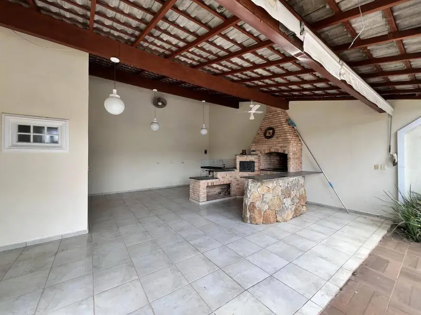Casa à venda, 500m2 em Vila Petrópolis, Atibaia - SP - imagem 4 Foto 4 de Casa à venda, 500m2 em Vila Petrópolis, Atibaia - SP
