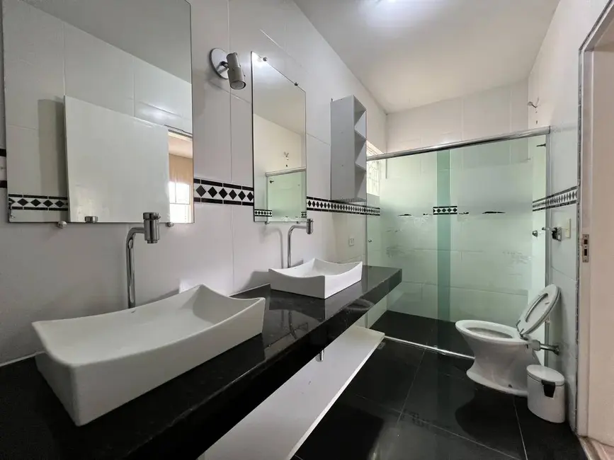 Foto 14 de Casa à venda, 500m2 em Vila Petrópolis, Atibaia - SP