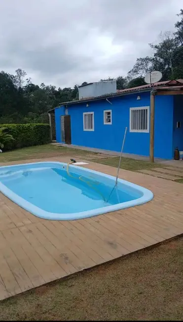 Chácara com 3 quartos à venda, 150m2 em Aruja - SP - imagem 1 Foto 1 de Chácara com 3 quartos à venda, 150m2 em Aruja - SP