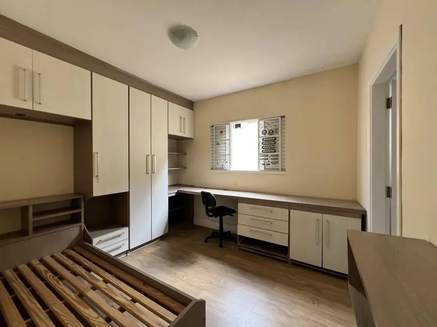 Foto 12 de Casa à venda, 500m2 em Vila Petrópolis, Atibaia - SP