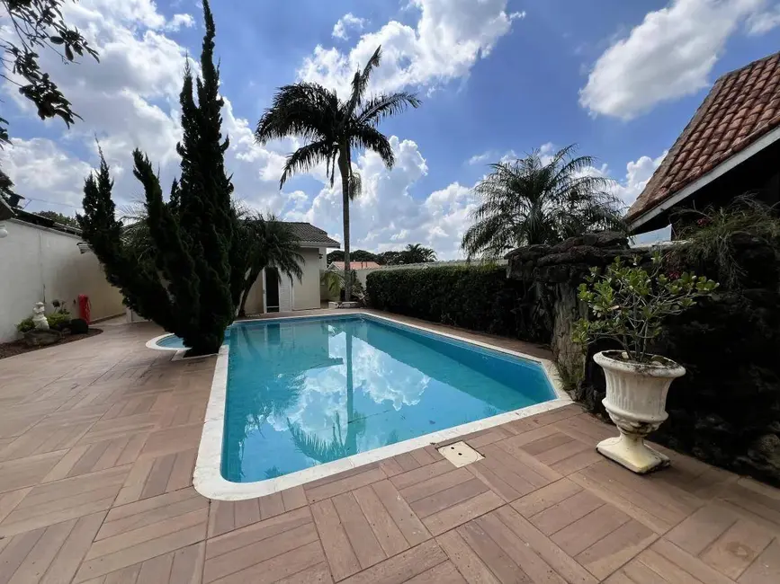 Casa à venda, 500m2 em Vila Petrópolis, Atibaia - SP - imagem 1 Foto 1 de Casa à venda, 500m2 em Vila Petrópolis, Atibaia - SP