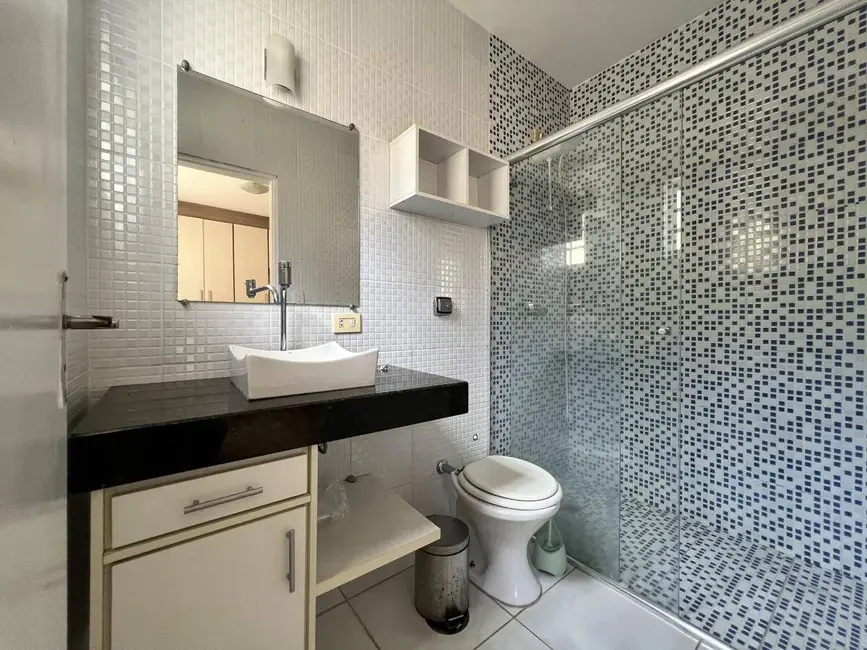 Foto 13 de Casa à venda, 500m2 em Vila Petrópolis, Atibaia - SP