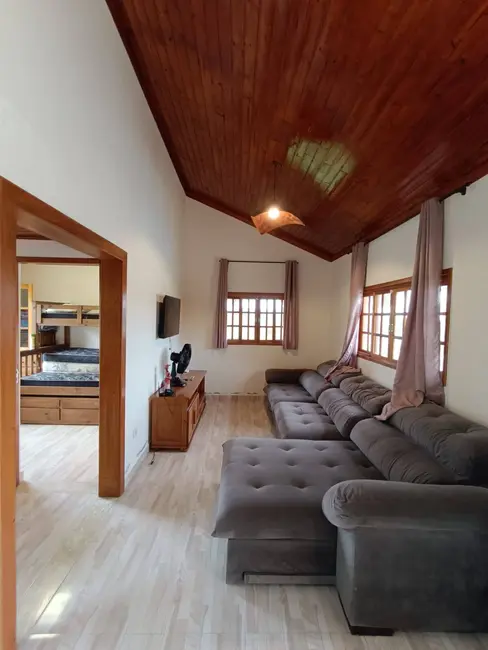 Chácara com 3 quartos à venda e para alugar em Igarata - SP - imagem 2 Foto 2 de Chácara com 3 quartos à venda e para alugar em Igarata - SP