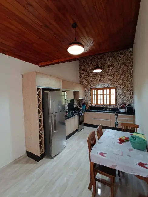 Chácara com 3 quartos à venda e para alugar em Igarata - SP - imagem 9 Foto 9 de Chácara com 3 quartos à venda e para alugar em Igarata - SP