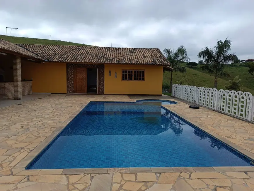 Chácara com 3 quartos à venda e para alugar em Igarata - SP - imagem 3 Foto 3 de Chácara com 3 quartos à venda e para alugar em Igarata - SP