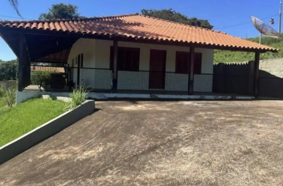 Fazenda / Haras com 4 quartos à venda, 151m2 em Eloi Mendes - MG - imagem 2 Foto 2 de Fazenda / Haras com 4 quartos à venda, 151m2 em Eloi Mendes - MG