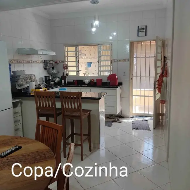 Foto 2 de Casa com 4 quartos à venda, 155m2 em Jardim Gurilândia, Taubate - SP