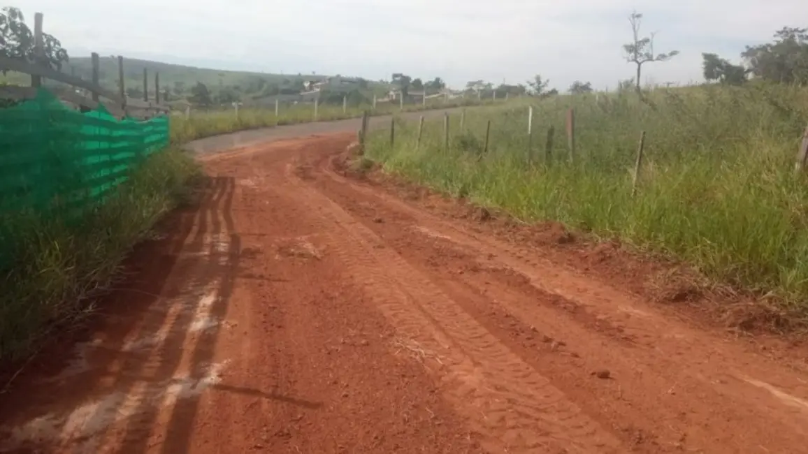 Foto 1 de Terreno / Lote à venda, 1600m2 em Loteamento Chácaras Ingrid, Taubate - SP