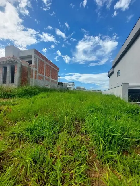 Foto 1 de Terreno / Lote à venda, 300m2 em Taubate - SP