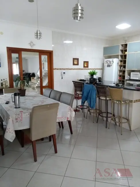 Casa à venda, 571m2 em Vila Santana, Mogi Das Cruzes - SP - imagem 4 Foto 4 de Casa à venda, 571m2 em Vila Santana, Mogi Das Cruzes - SP