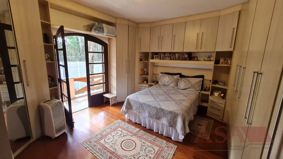 Foto 3 de Casa com 3 quartos à venda, 261m2 em Caputera, Aruja - SP