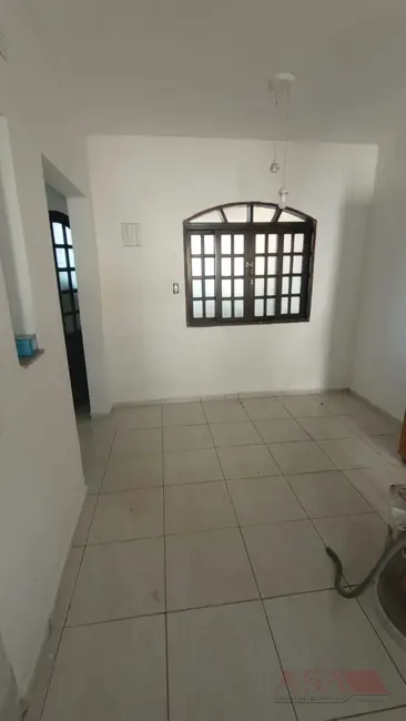 Foto 1 de Casa com 2 quartos para alugar, 100m2 em Jardim das Bandeiras, Mogi Das Cruzes - SP