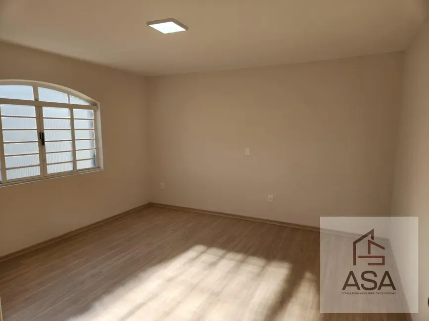 Foto 5 de Casa com 4 quartos à venda, 256m2 em Jardim Veneza, Mogi Das Cruzes - SP