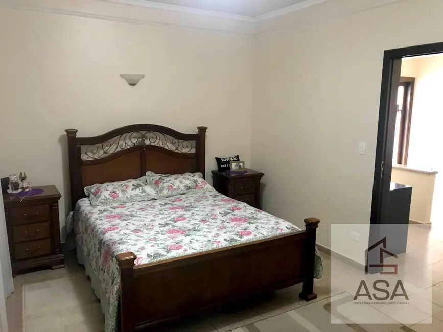 Foto 2 de Casa de Condomínio com 3 quartos à venda, 360m2 em Parque Residencial Itapeti, Mogi Das Cruzes - SP