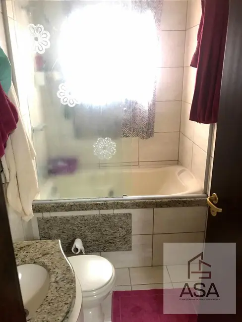 Foto 3 de Casa de Condomínio com 3 quartos à venda, 360m2 em Parque Residencial Itapeti, Mogi Das Cruzes - SP