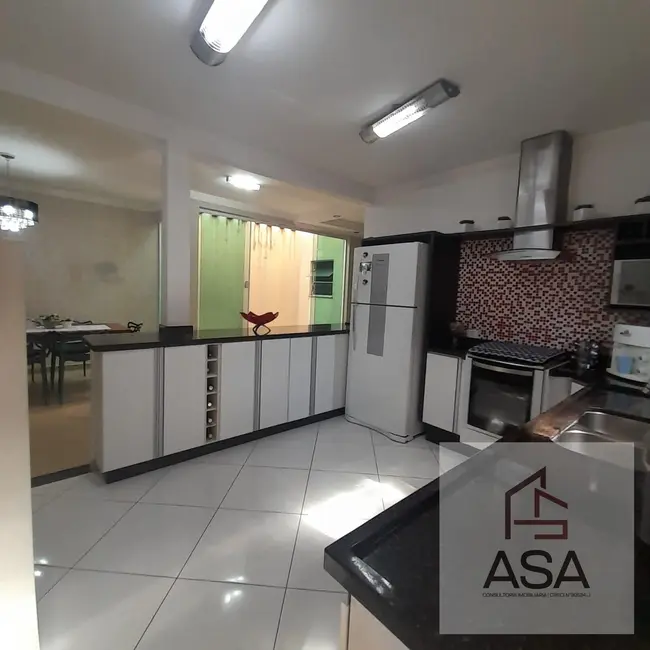 Foto 1 de Casa com 3 quartos à venda, 500m2 em Vila Suissa, Mogi Das Cruzes - SP