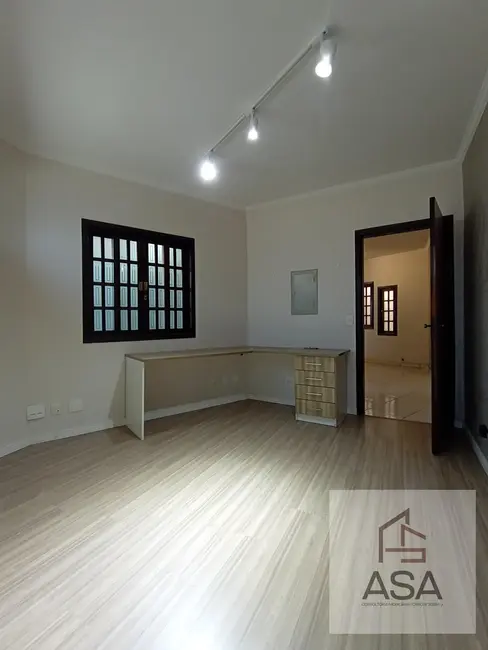 Casa com 3 quartos para alugar, 95m2 em Centro, Mogi Das Cruzes - SP - imagem 8 Foto 8 de Casa com 3 quartos para alugar, 95m2 em Centro, Mogi Das Cruzes - SP