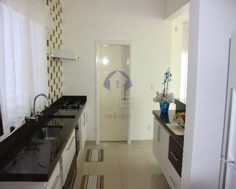 Foto 9 de Casa com 3 quartos à venda, 300m2 em Jardim Nova Europa, Araras - SP