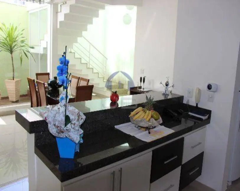 Foto 7 de Casa com 3 quartos à venda, 300m2 em Jardim Nova Europa, Araras - SP