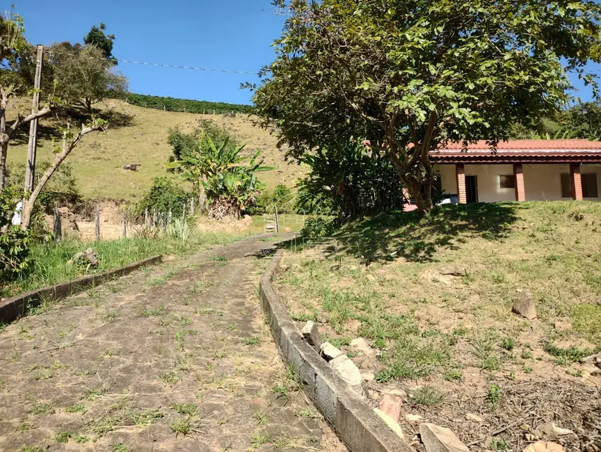 Chácara com 3 quartos à venda, 100m2 em Bueno Brandao - MG - imagem 9 Foto 9 de Chácara com 3 quartos à venda, 100m2 em Bueno Brandao - MG