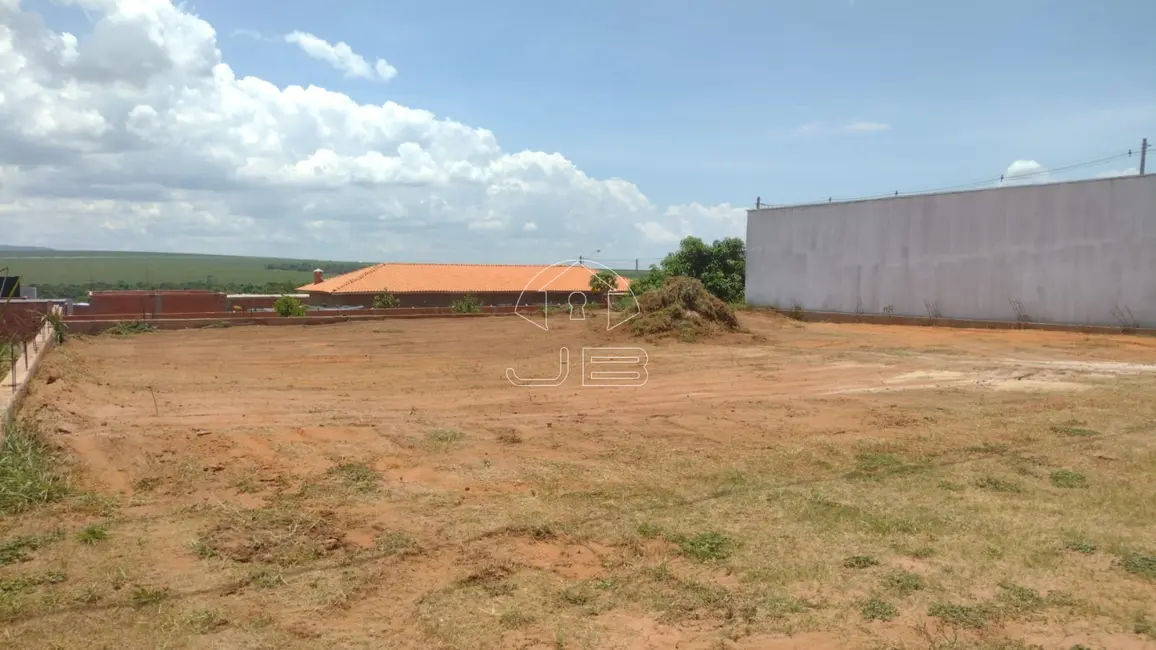 Foto 1 de Terreno / Lote à venda, 335m2 em Dois Corregos - SP