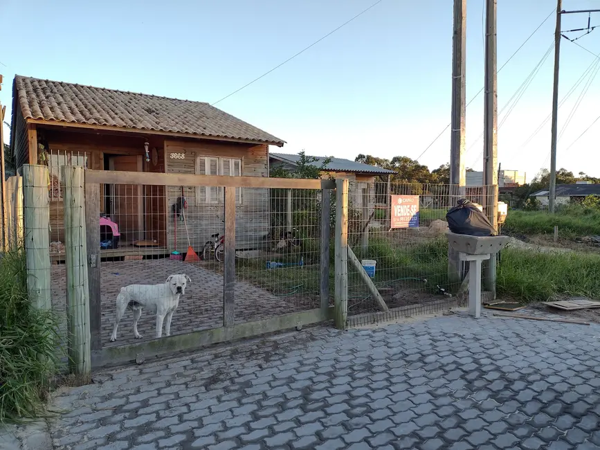 Foto 1 de Casa com 2 quartos à venda, 45m2 em Capao Da Canoa - RS