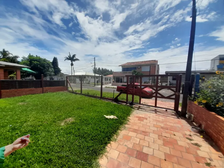 Casa com 3 quartos à venda, 80m2 em Capao Da Canoa - RS - imagem 3 Foto 3 de Casa com 3 quartos à venda, 80m2 em Capao Da Canoa - RS