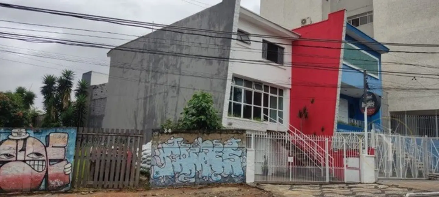 Foto 1 de Casa com 4 quartos para alugar, 200m2 em Cambuci, São Paulo - SP