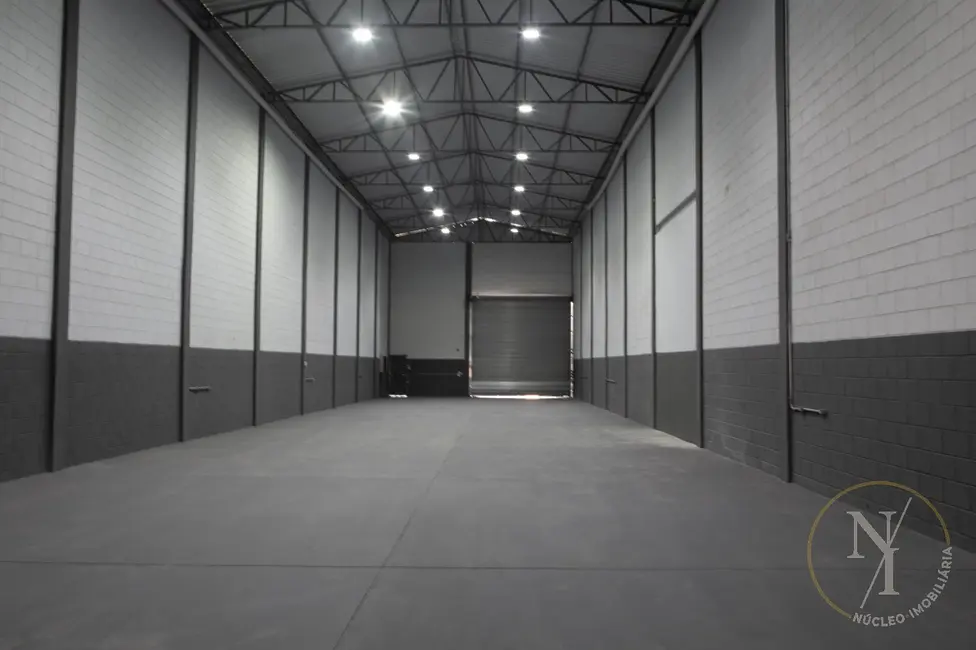 Armazém / Galpão com 1 quarto à venda e para alugar, 700m2 em Vila Paraíso, Guarulhos - SP - imagem 4 Foto 4 de Armazém / Galpão com 1 quarto à venda e para alugar, 700m2 em Vila Paraíso, Guarulhos - SP