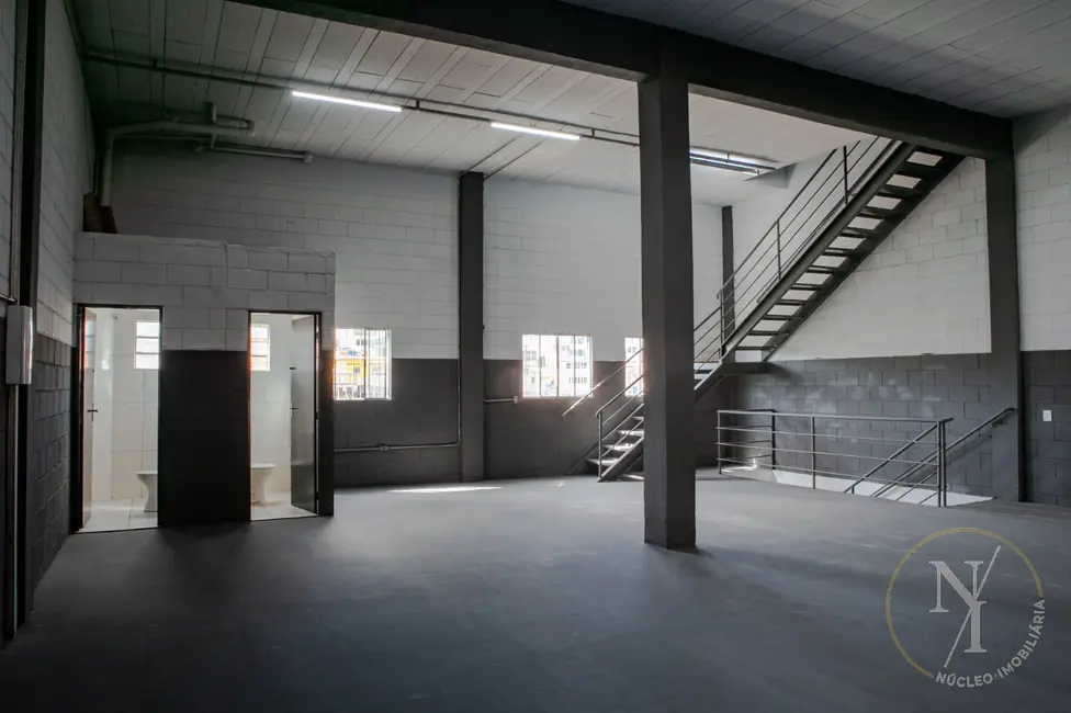 Armazém / Galpão com 1 quarto à venda e para alugar, 700m2 em Vila Paraíso, Guarulhos - SP - imagem 9 Foto 9 de Armazém / Galpão com 1 quarto à venda e para alugar, 700m2 em Vila Paraíso, Guarulhos - SP