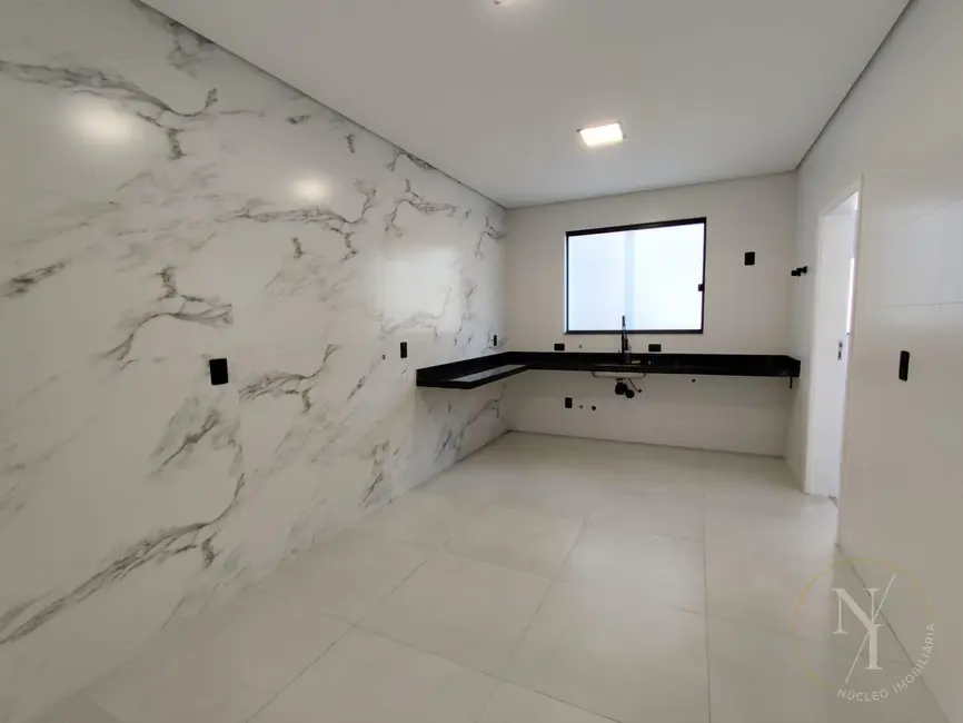 Foto 2 de Casa com 4 quartos à venda, 290m2 em Boqueirão, Santos - SP