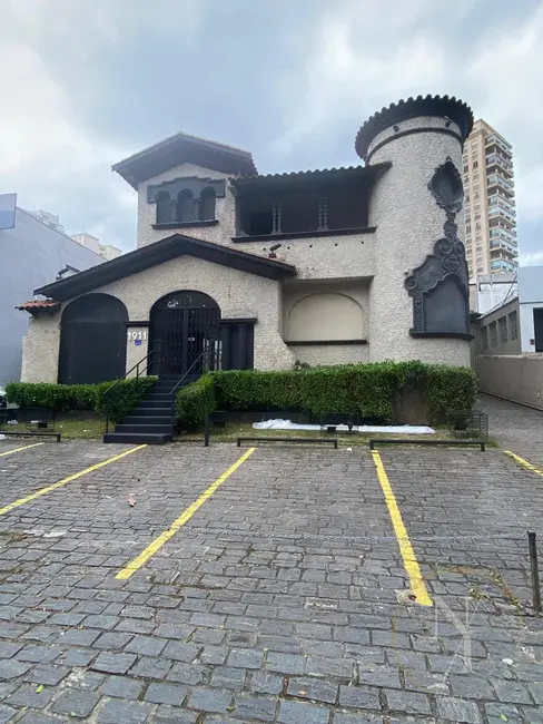 Casa Comercial com 4 quartos para alugar, 696m2 em Pacaembu, São Paulo - SP - imagem 1 Foto 1 de Casa Comercial com 4 quartos para alugar, 696m2 em Pacaembu, São Paulo - SP