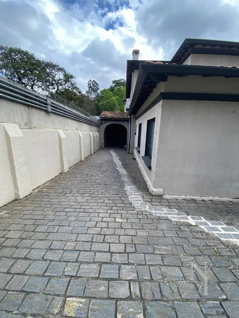 Casa Comercial com 4 quartos para alugar, 696m2 em Pacaembu, São Paulo - SP - imagem 3 Foto 3 de Casa Comercial com 4 quartos para alugar, 696m2 em Pacaembu, São Paulo - SP