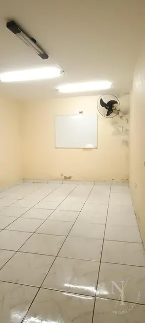 Armazém / Galpão com 3 quartos para alugar, 400m2 em Vila Barros, Guarulhos - SP - imagem 2 Foto 2 de Armazém / Galpão com 3 quartos para alugar, 400m2 em Vila Barros, Guarulhos - SP