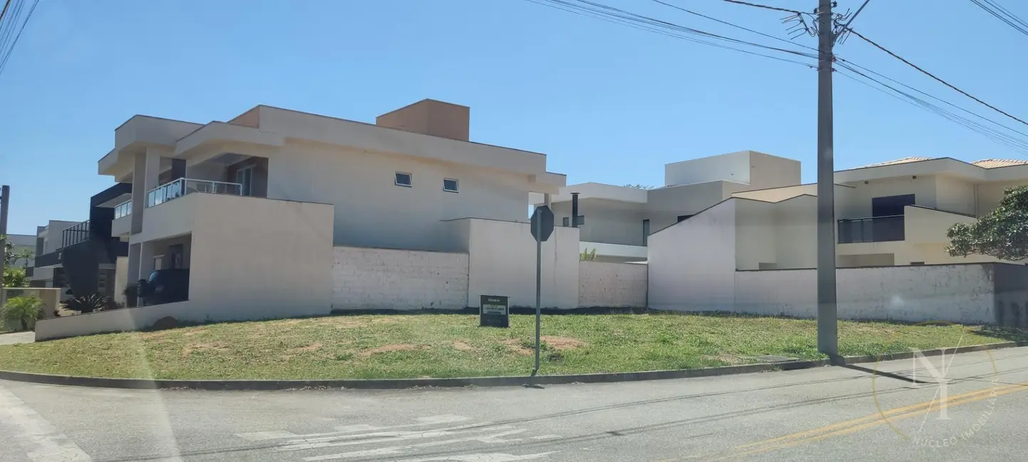 Foto 1 de Terreno / Lote à venda, 357m2 em Piracangaguá, Taubate - SP