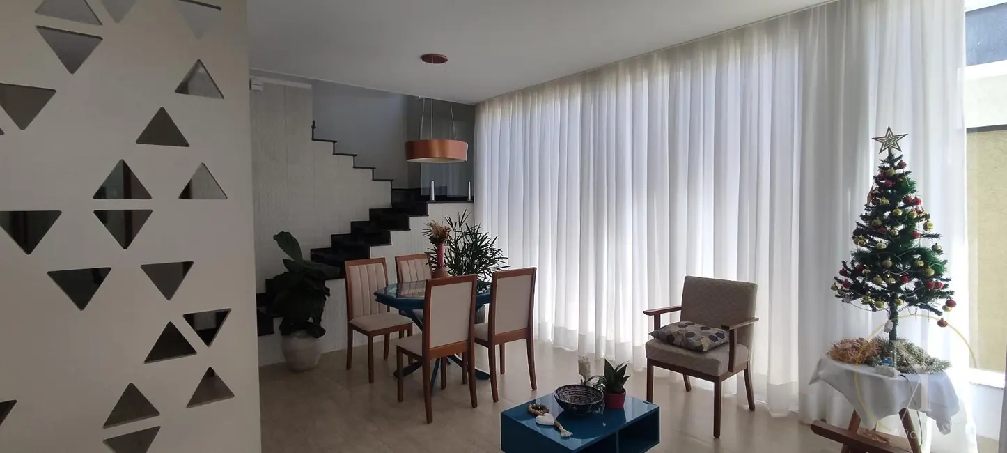 Casa de Condomínio com 3 quartos à venda, 300m2 em Piracangaguá, Taubate - SP - imagem 5 Foto 5 de Casa de Condomínio com 3 quartos à venda, 300m2 em Piracangaguá, Taubate - SP