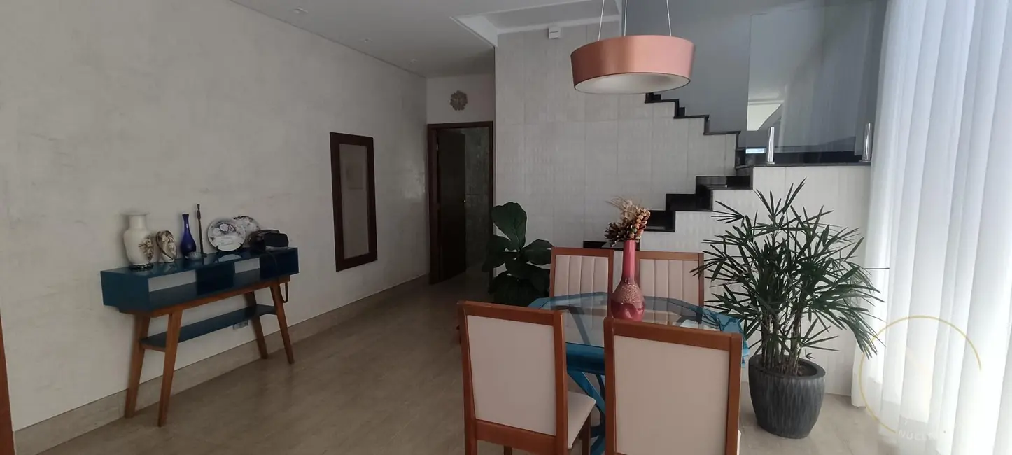 Casa de Condomínio com 3 quartos à venda, 300m2 em Piracangaguá, Taubate - SP - imagem 6 Foto 6 de Casa de Condomínio com 3 quartos à venda, 300m2 em Piracangaguá, Taubate - SP