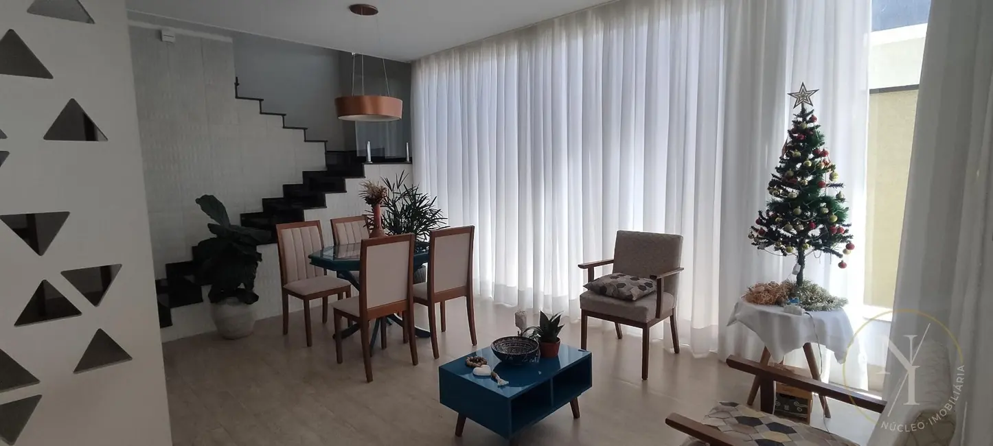 Casa de Condomínio com 3 quartos à venda, 300m2 em Piracangaguá, Taubate - SP - imagem 4 Foto 4 de Casa de Condomínio com 3 quartos à venda, 300m2 em Piracangaguá, Taubate - SP