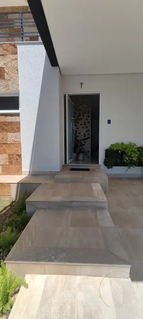 Casa de Condomínio com 3 quartos à venda, 300m2 em Piracangaguá, Taubate - SP - imagem 3 Foto 3 de Casa de Condomínio com 3 quartos à venda, 300m2 em Piracangaguá, Taubate - SP